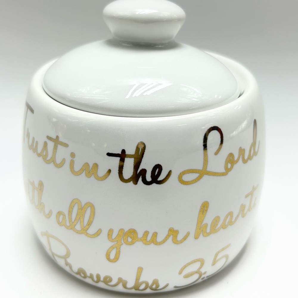 💛🤍Coventry Porcelain container.